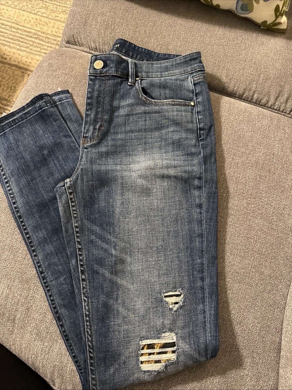 White House Black Market Distressed Blue jeans black gold patch EUC